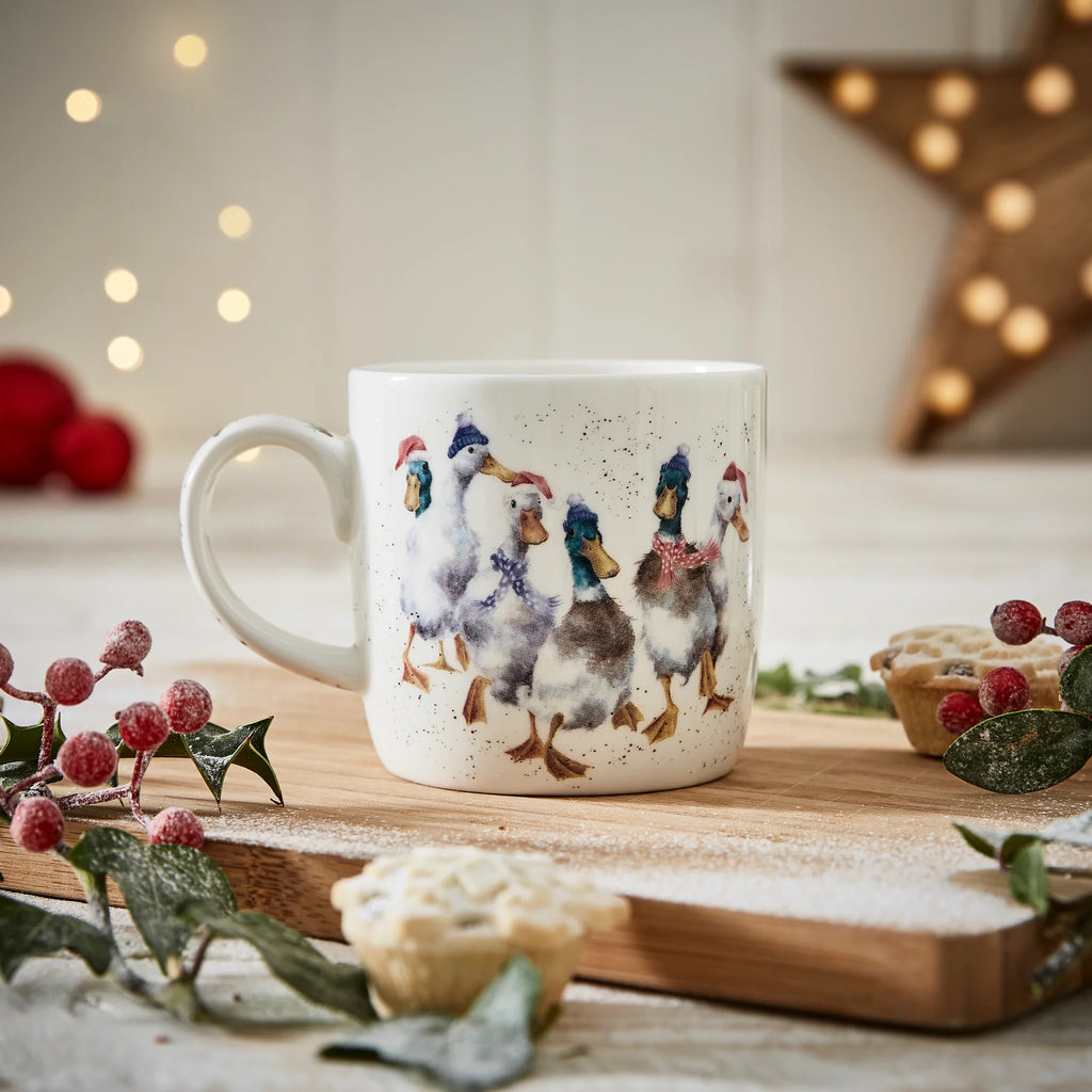 Wrendale Mok met Onderzetter Kerst -'Family Christmas' robin mug and Wrendale Mok met Onderzetter Kerst -'Family Christmas' robin mug and
