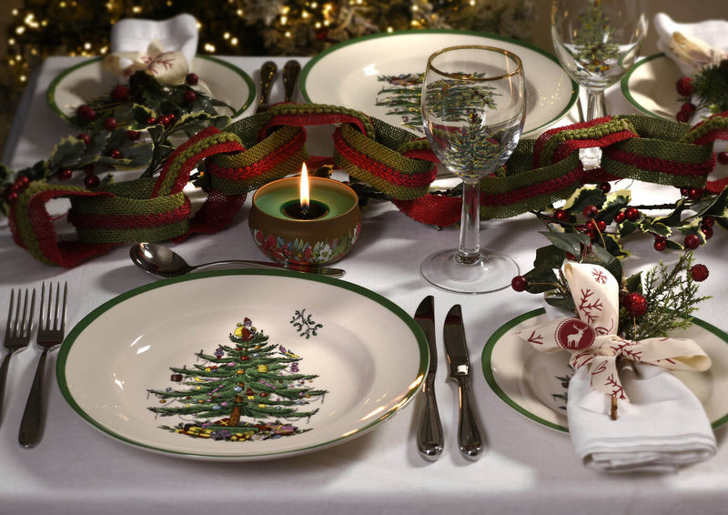 How to create a beautiful Christmas table setting