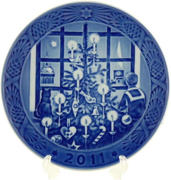 Royal Copenhagen Christmas Plate 2011 - Waiting For Santa Claus