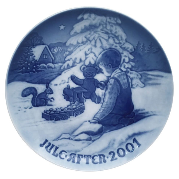 Bing & Grondahl Christmas Plate 2001 - Playing In The Snow