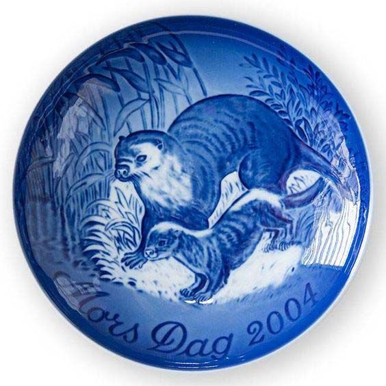 Bing & Grondahl Mothers Day Plate 2004 - Otter With Cub